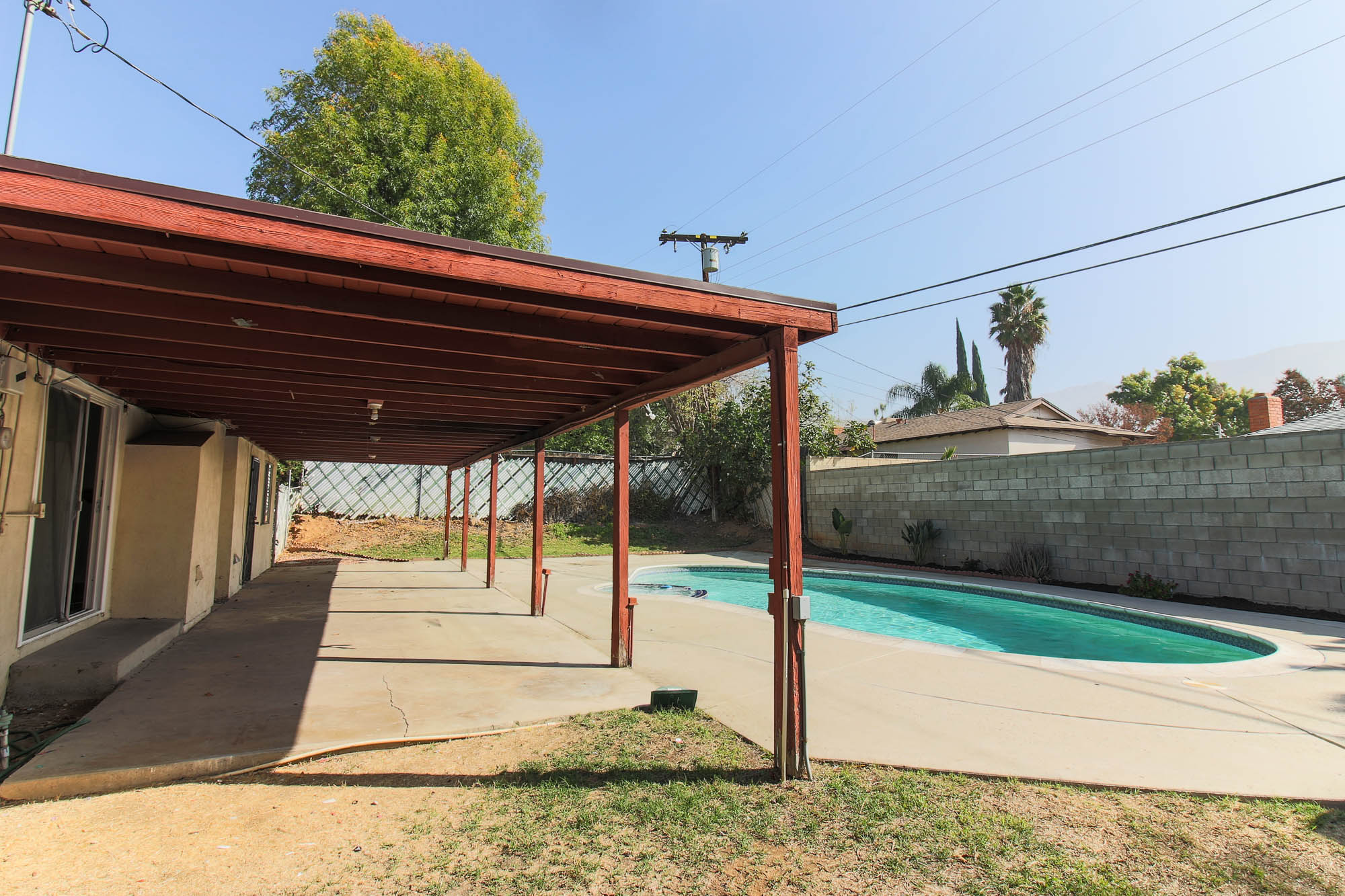 Waldorf backyard with pool photo