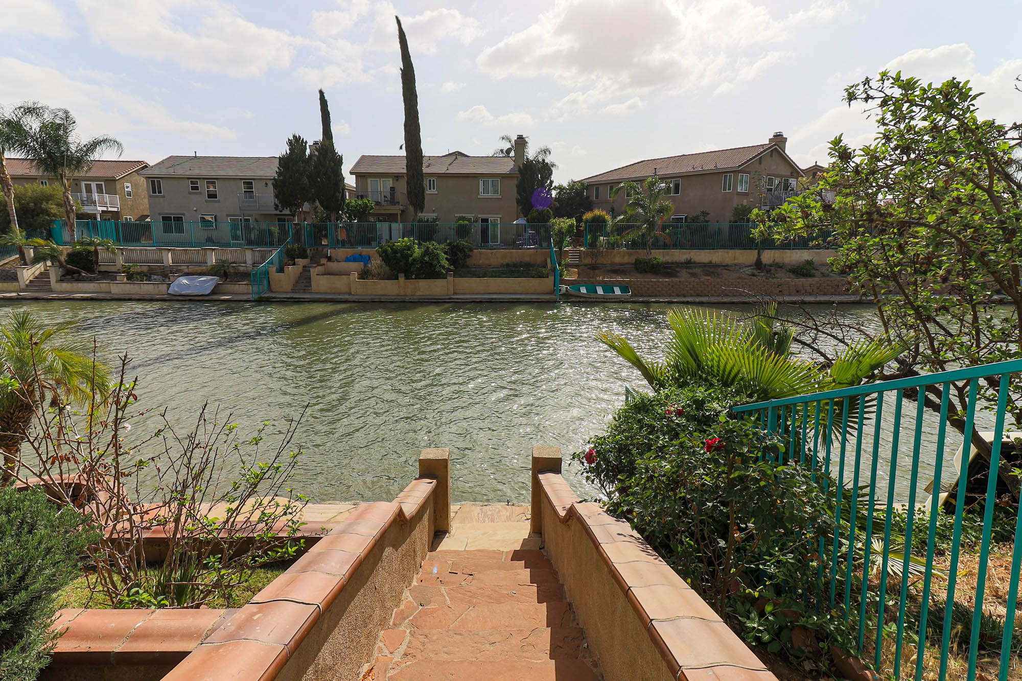 Isla Maria walking path to lake photo