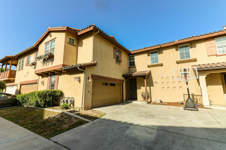 Devonshire Unit 1304 Front of Unit Photo