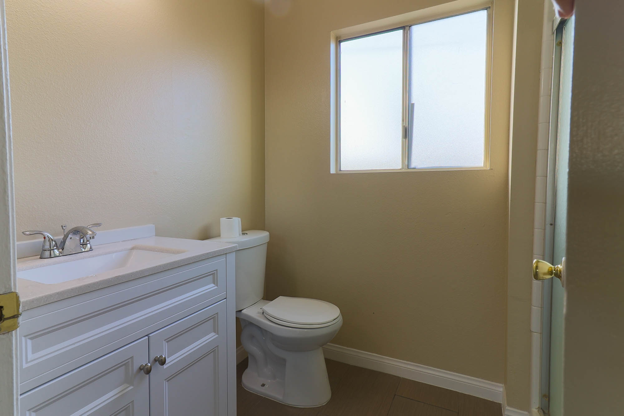 White Oak Master bathroom Photo