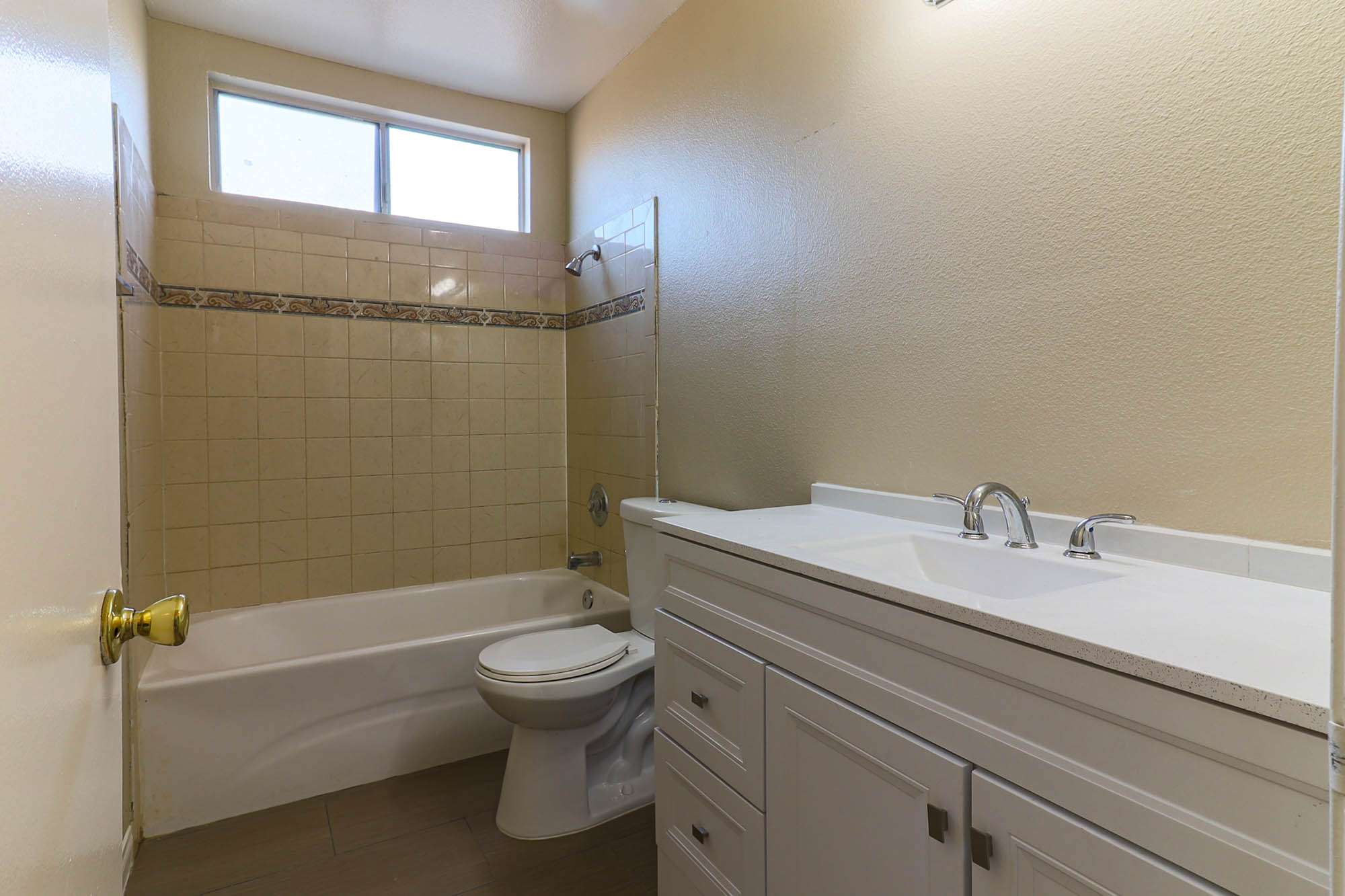 White Oak hall bathroom photo