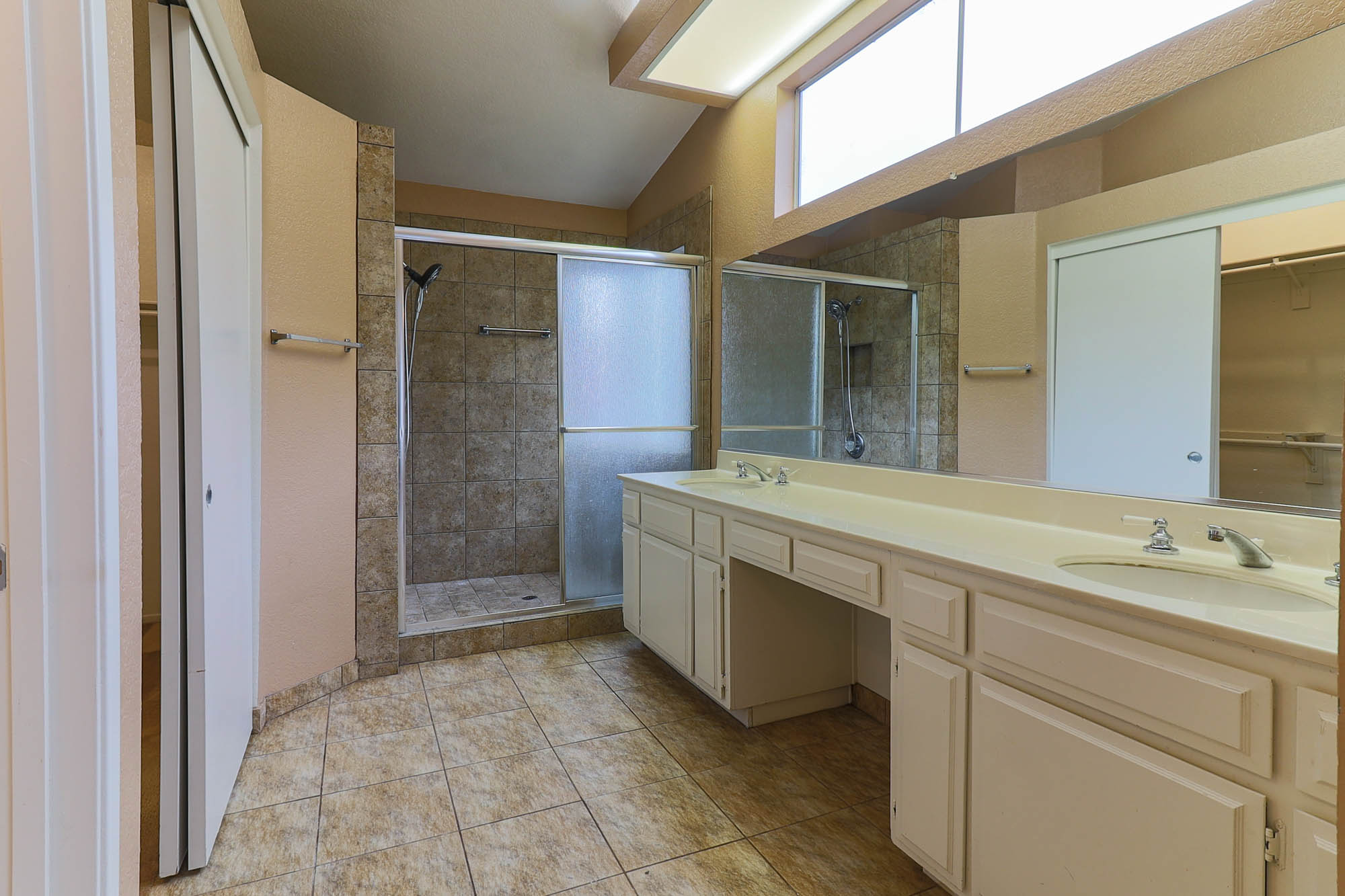 Brittlebush master bathroom photo