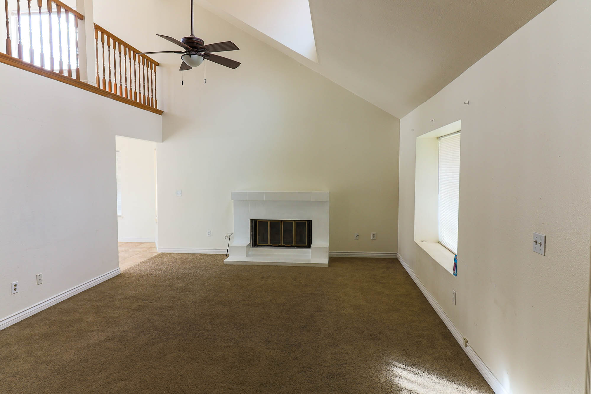 Sunnyridge family room photo