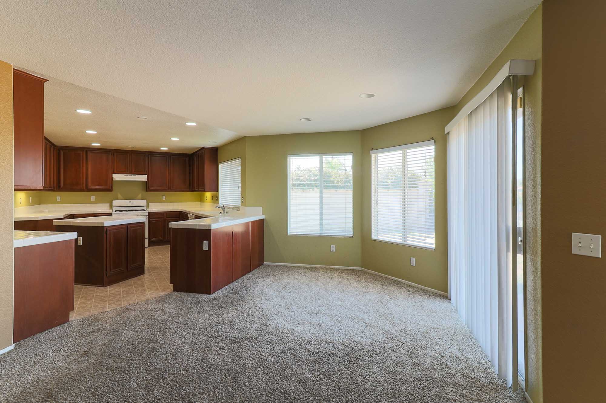 Bonita Heights eating area off kitchen photo
