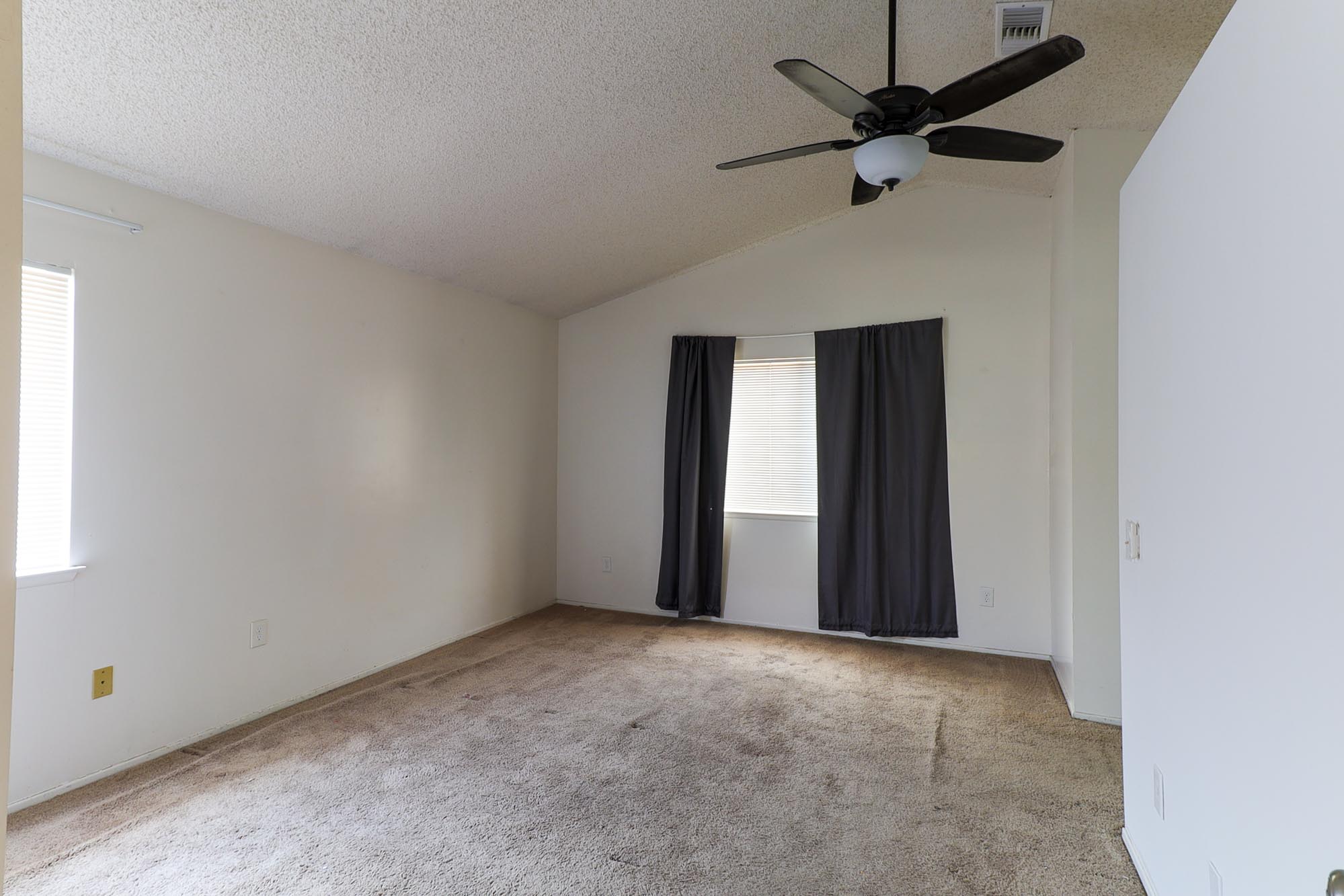 Sycamore Canyon master bedroom photo