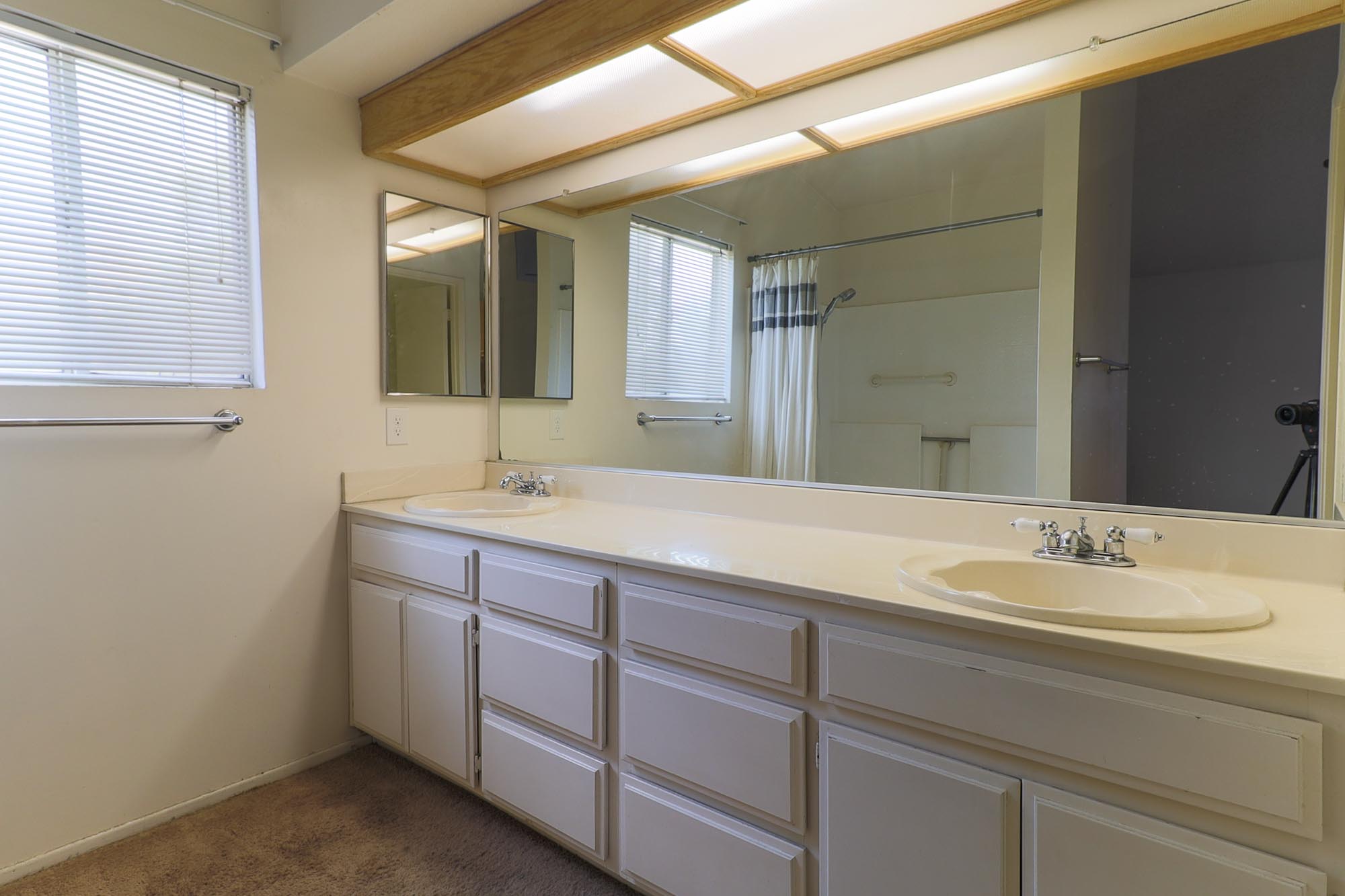 Sycamore Canyon master bathroom photo