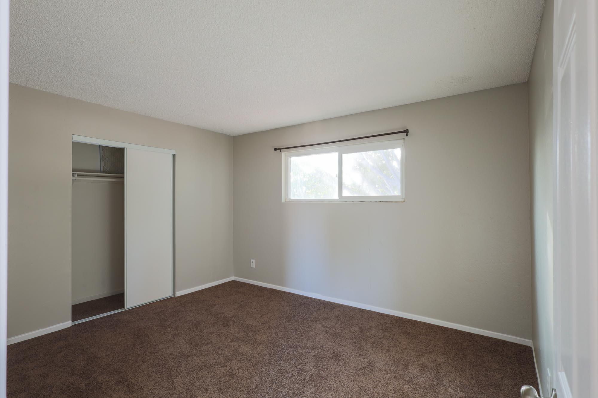 1049 N Verde Unit D bedroom 2 photo