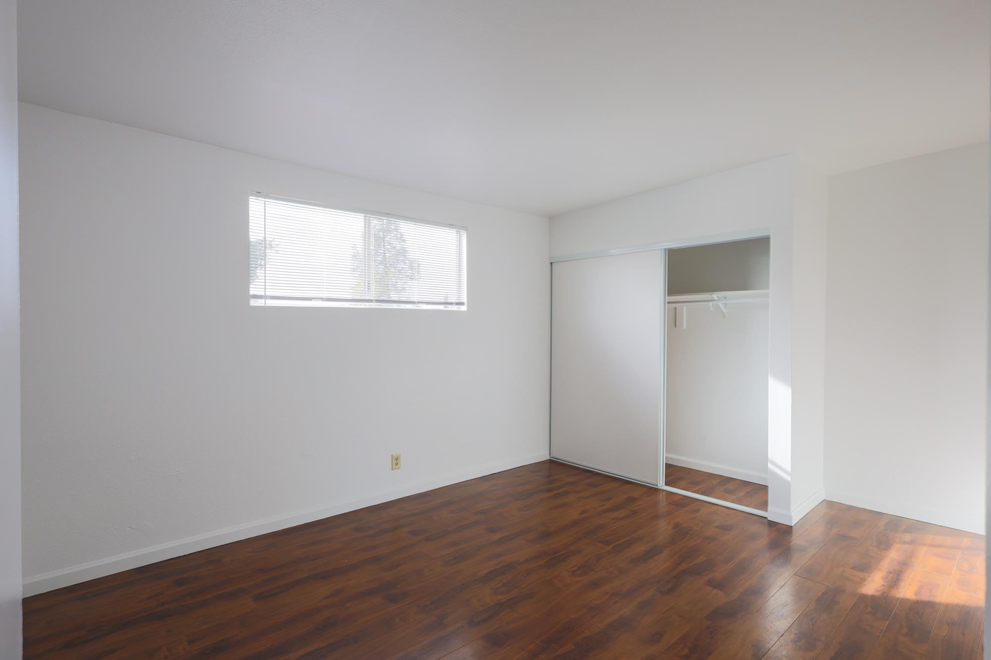 1080 N Verde Unit C bedroom 2 photo