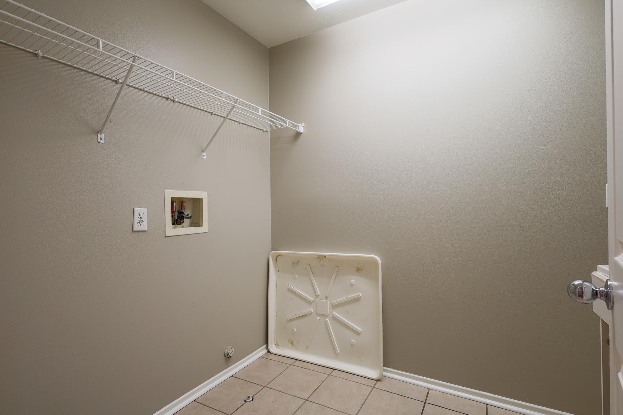 Brianwood upstairs laundry room photo