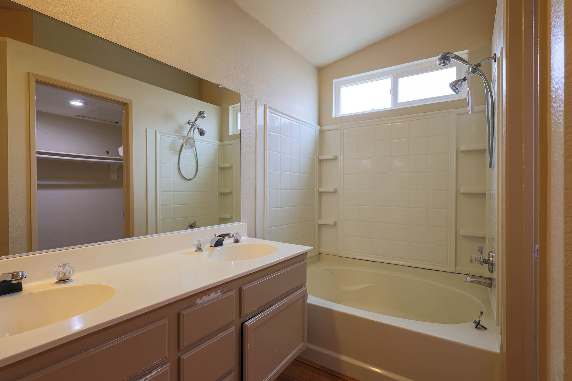 Saint George master bathroom photo