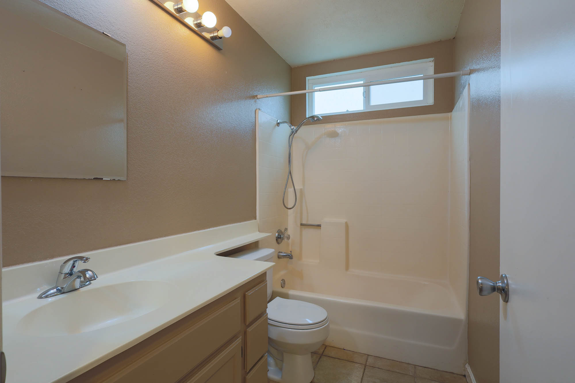 Saint George hall bathroom photo