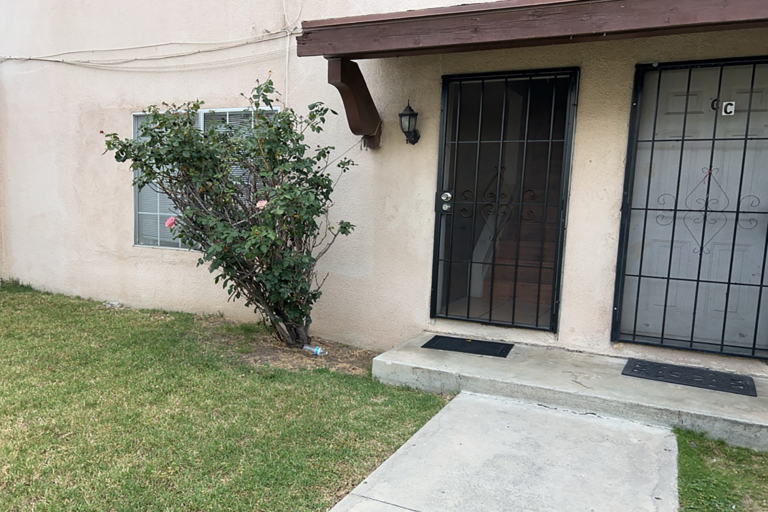 212 E Jackson Front Door Photo