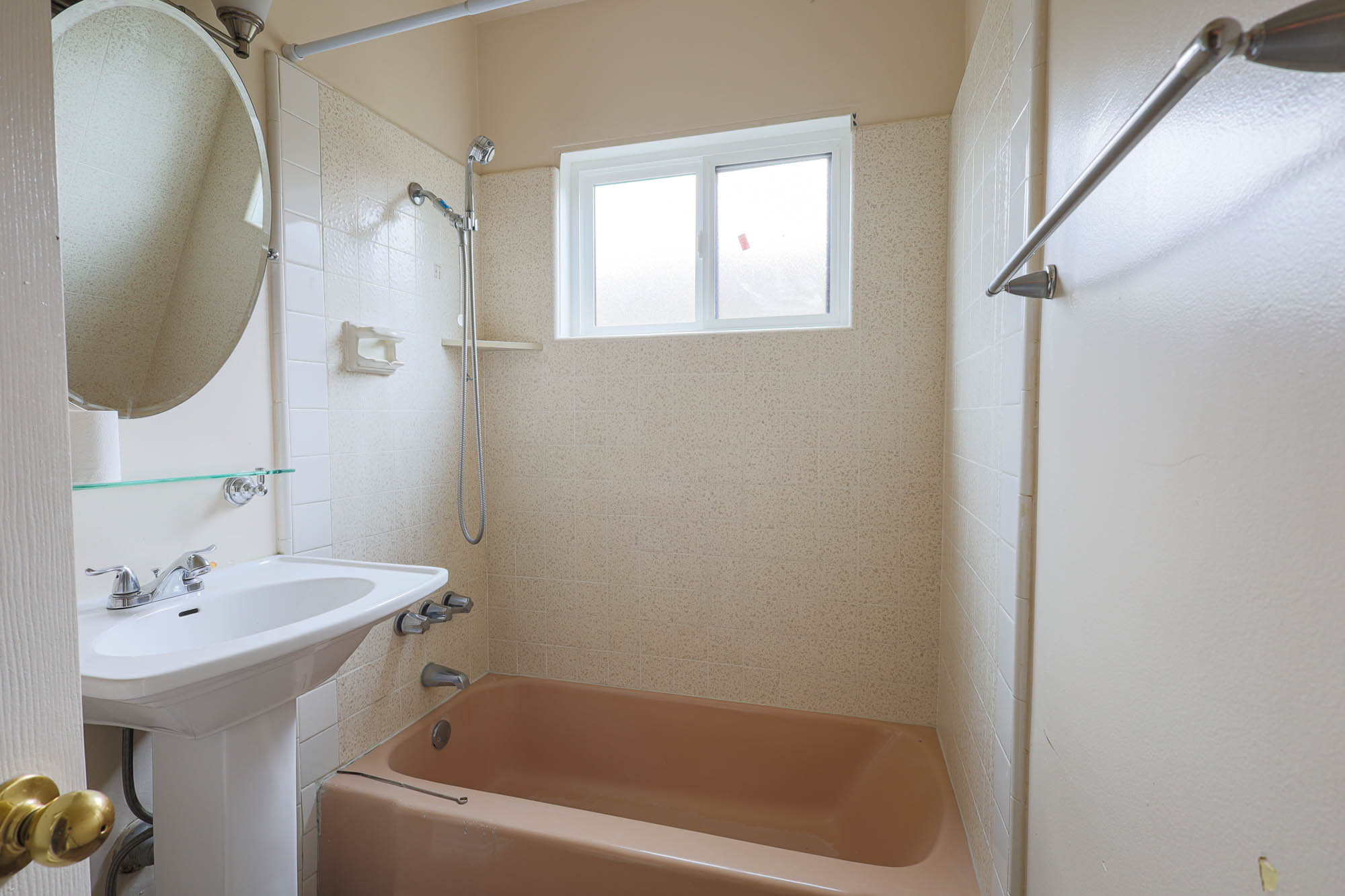 Sycamore hall bathroom photo