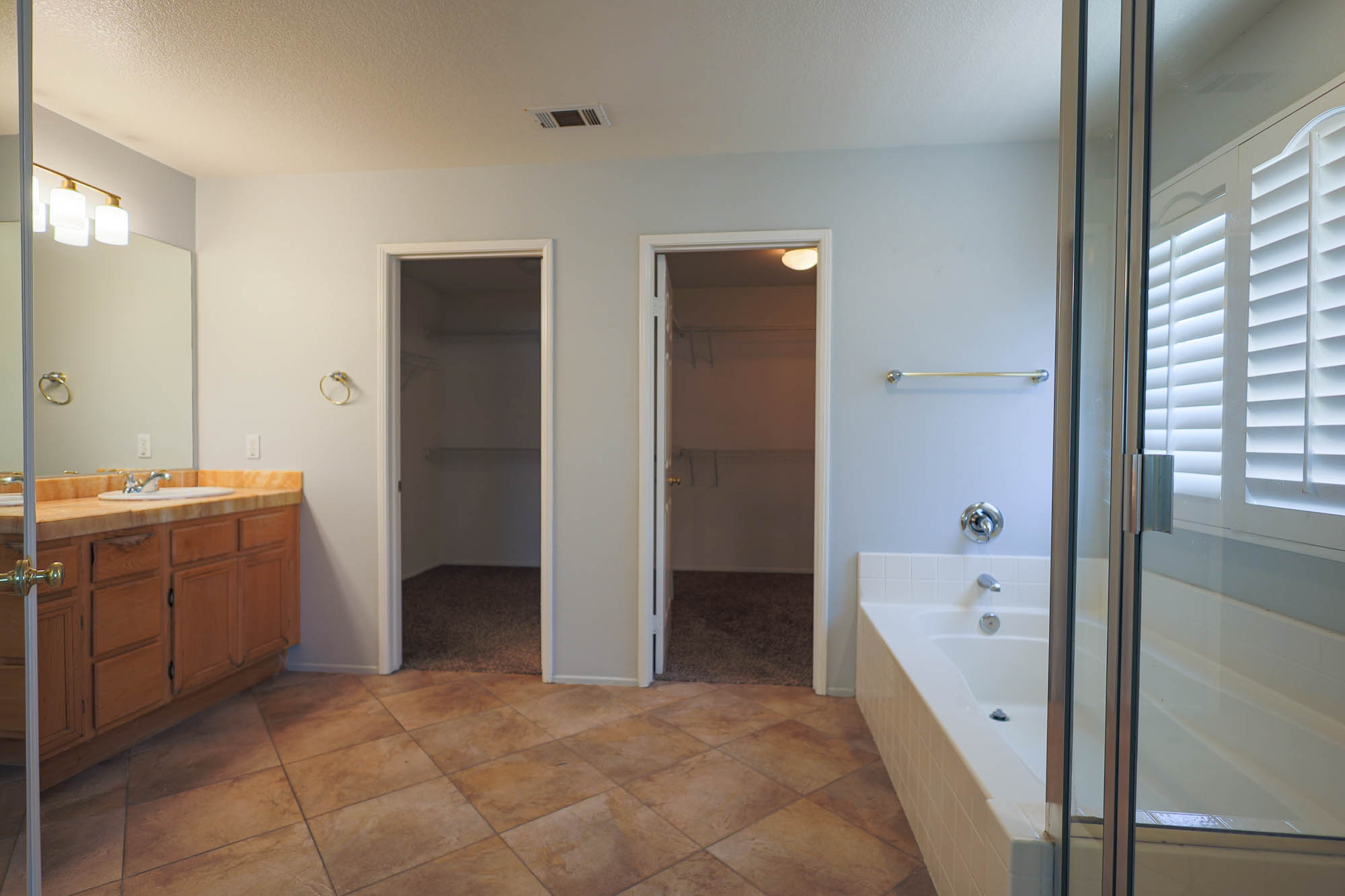 Rotterdam master bathroom photo 2