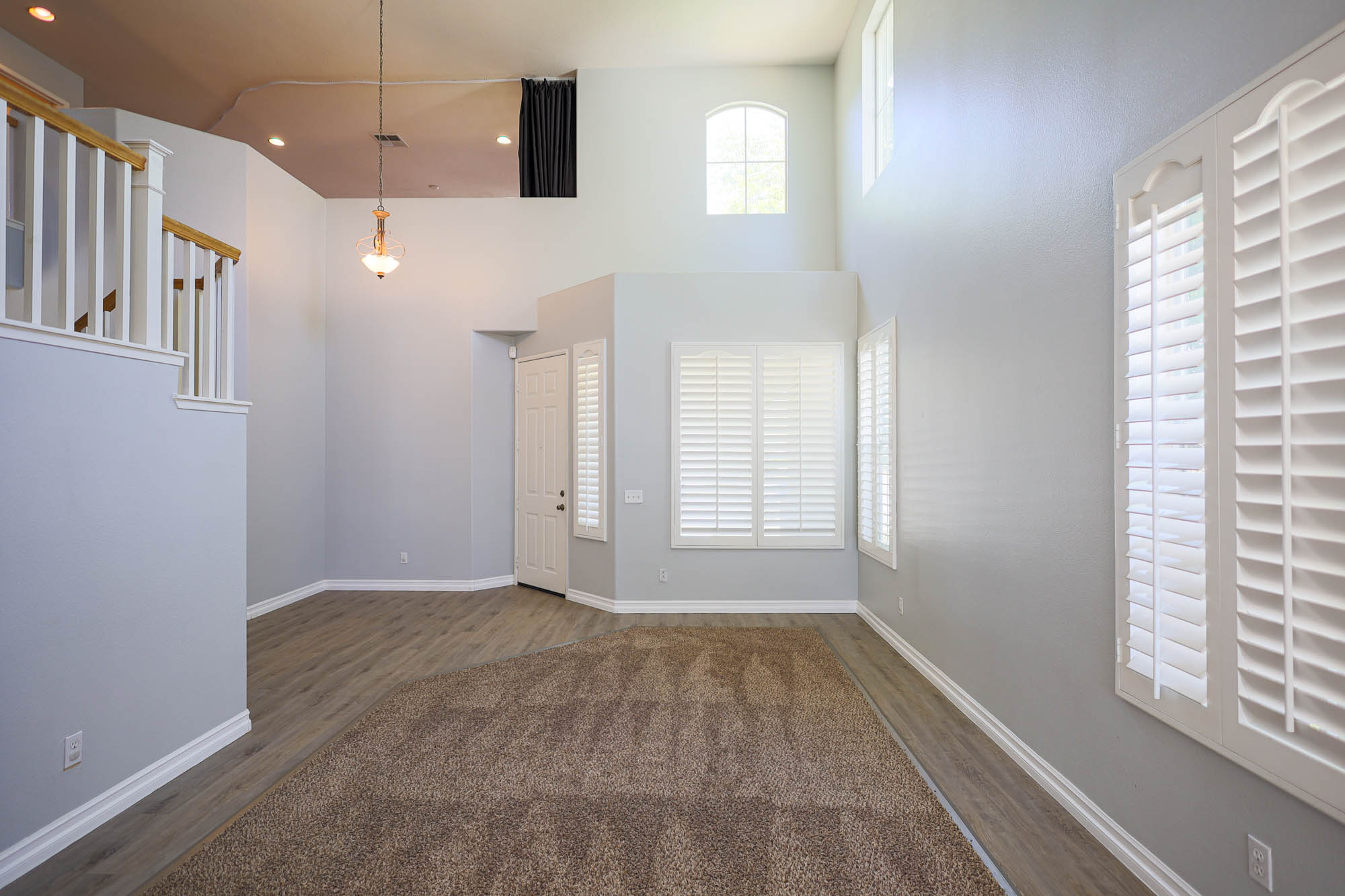 Rotterdam living room and entry photo