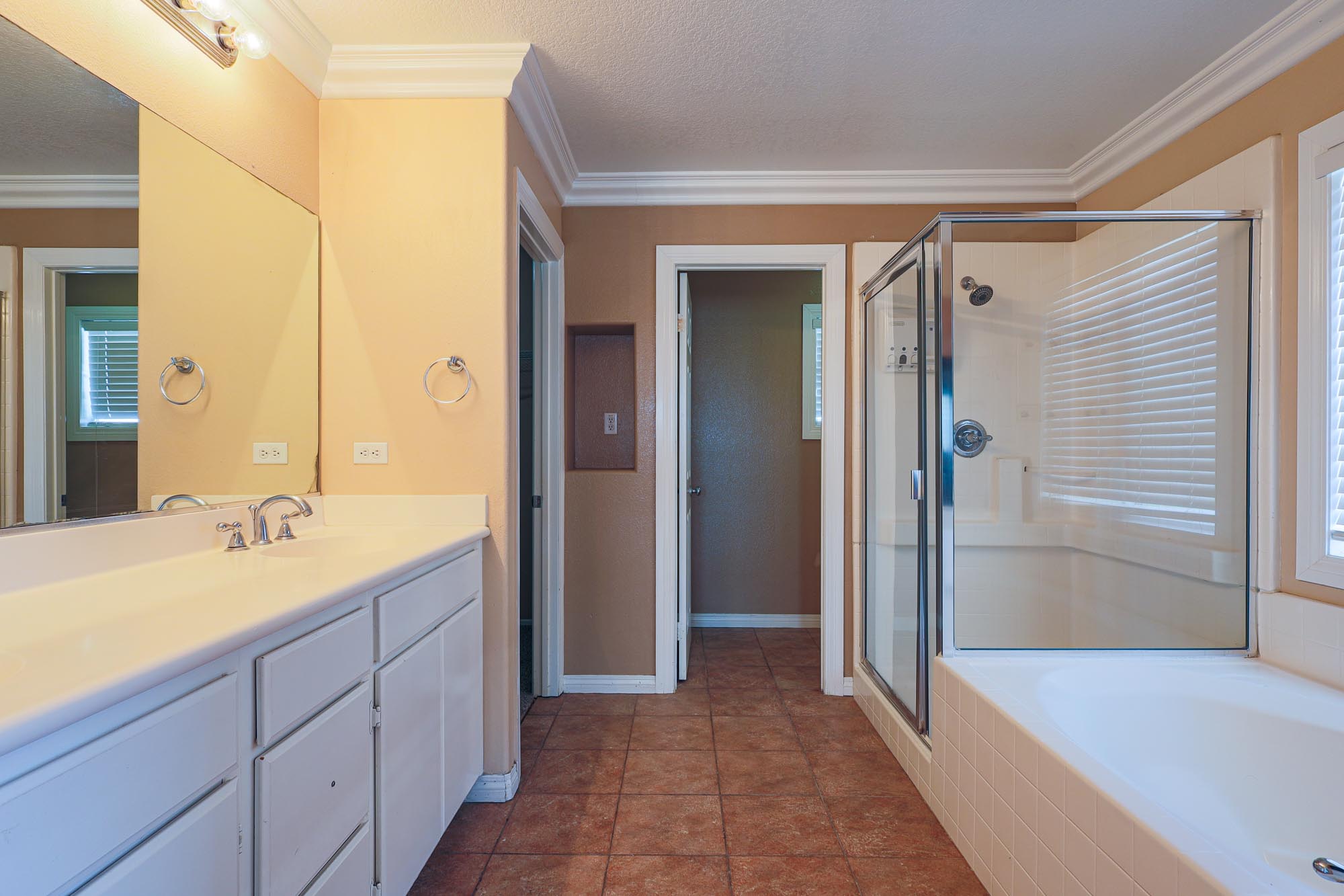 Willowbrook primary bathroom photo