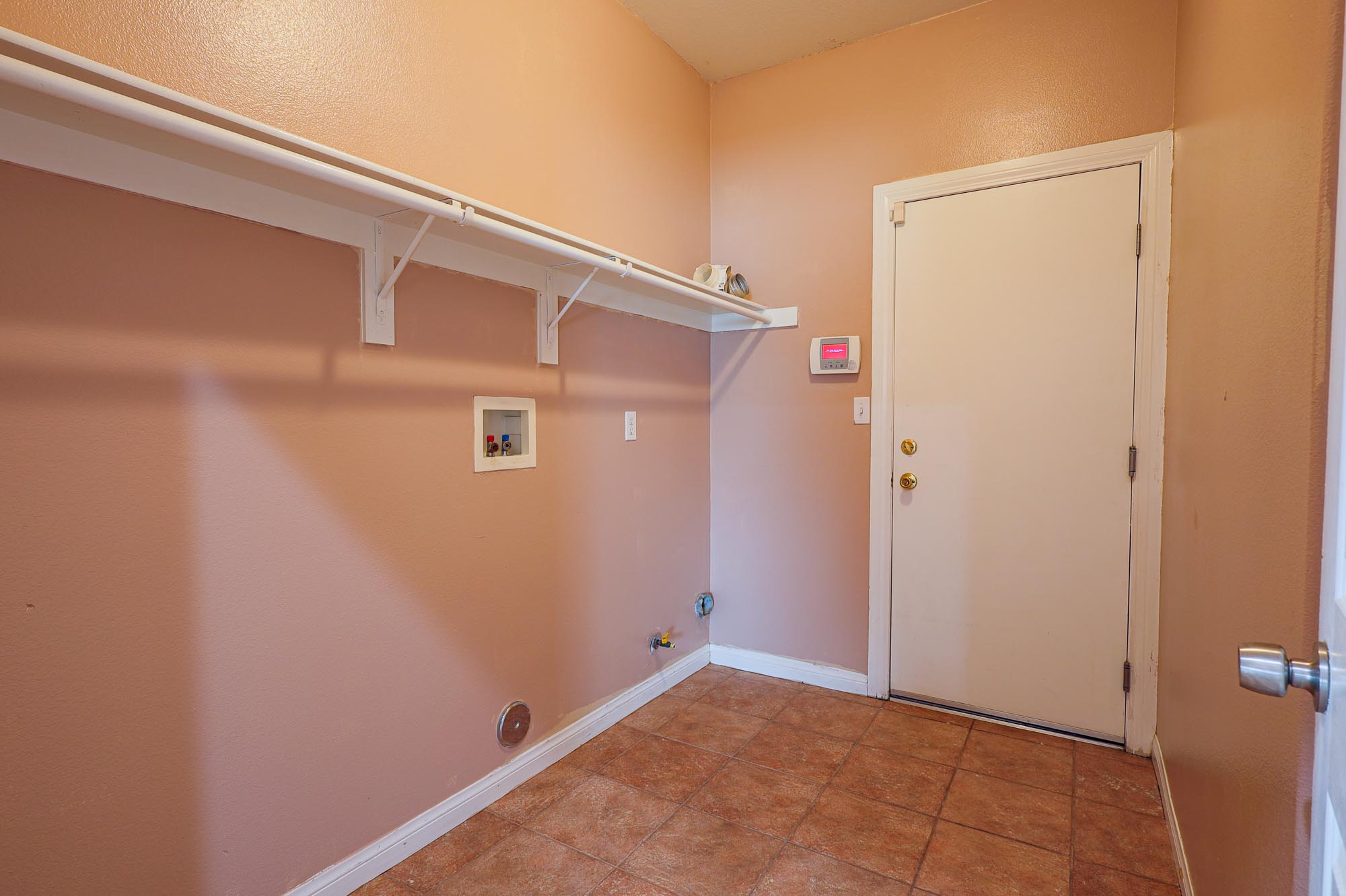 Willowbrook laundry room photo